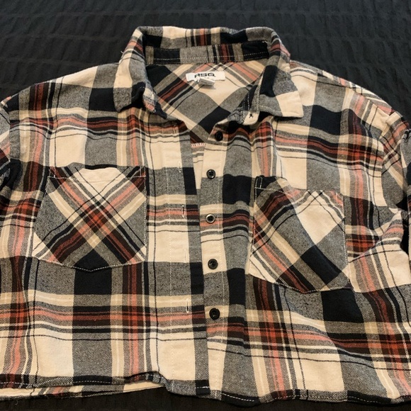 RSQ Cropped Black Red Plaid Button Down Shirt 
Size - Medium - Picture 2 of 4